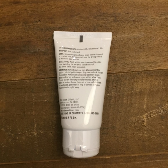 Rodan + Fields Soothe Sensitive Skin Treatment - Picture 3 of 3